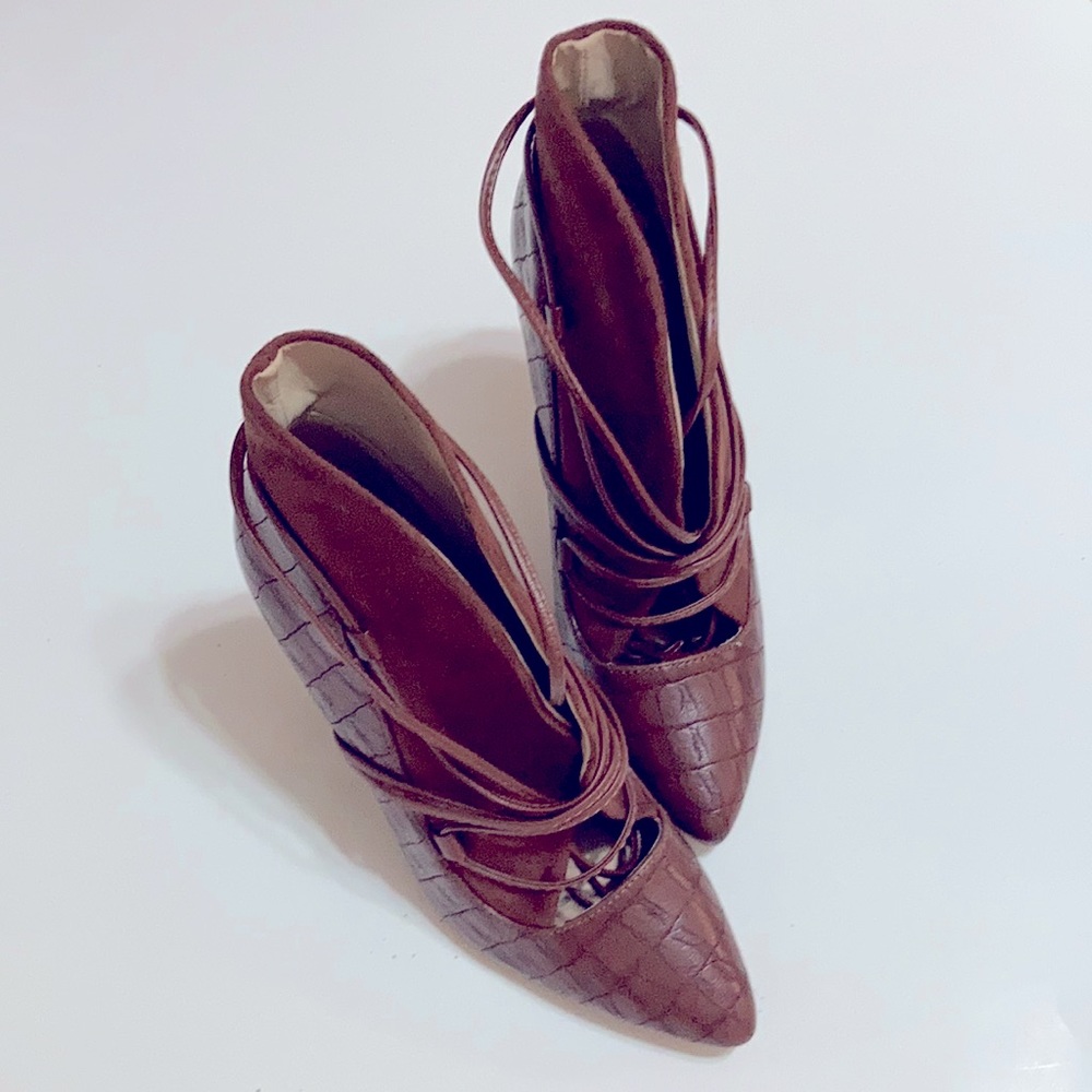 NWT Beautiful brown booty..